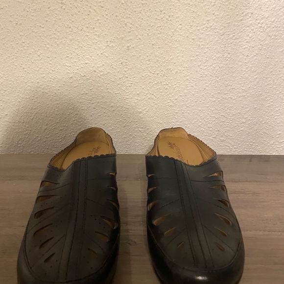 Easy Spirit black suede black leather cutout shoes - Picture 2 of 8